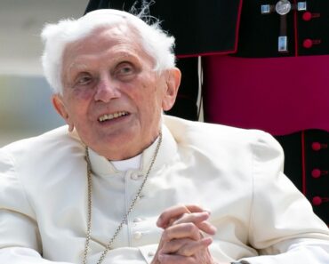 Pédophilie : le pape Benoît XVI demande “pardon” aux victimes