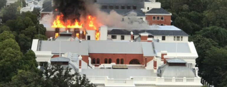 L&Rsquo; Incendie D&Rsquo;Un Bâtiment Du Parlement Sud-Africain En Partie Maîtrisé