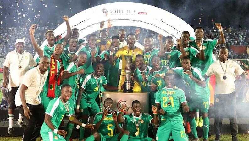 CAN 2021 Sall a recompense les joueurs de lequipe nationale doingbuzz - CAN 2021 : le président sénégalais a récompensé  les joueurs de l'équipe nationale