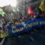 Des milliers de personnes défilent à Kiev pour montrer leur unité face à la menace russe