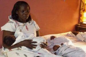 Ghana : Après 15 Ans De Mariage Sans Enfant, Elle Donne Naissance À Des Quadruplés À L’âge De 46 Ans