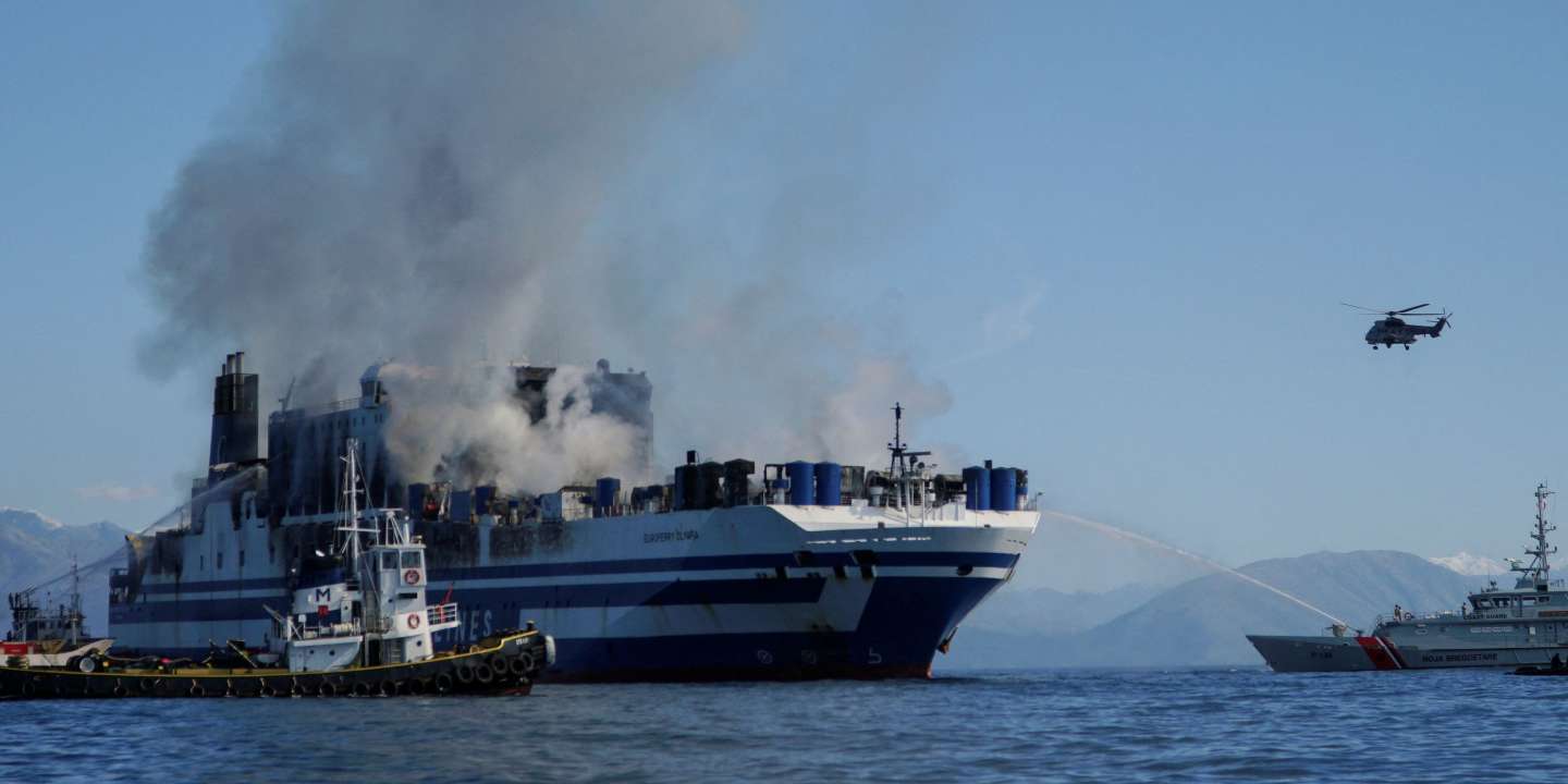 Incendie Dun Ferry La Recherche De 12 Disparus Large De Corfou Se Poursuit