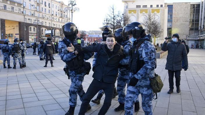 Lukrainela Russie Revendiquent Un Contrôle Aérien Total Et Exigent Que Les Civils Quittent Kiev