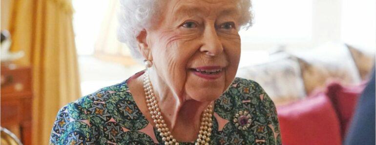 La Reine Elizabeth Ii De Grande-Bretagne Testée Positive Au Covid