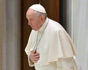 Le Pape François Se Rend À L&Rsquo;Ambassade De Russie Au Vatican