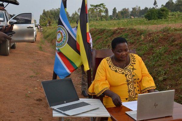 Ouganda La Première Ministre Sommet De Lunion Africaine Bord De La Route