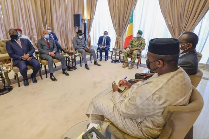 WhatsApp Image 2022 02 24 at 19.34.19 - Mali : Le Président de la Transition a reçu le Médiateur de la CEDEAO