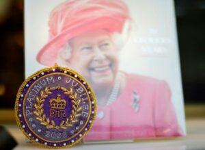 Angleterre : Élisabeth Ii Met La Barre Très Haut Avec 70 Ans De Règne