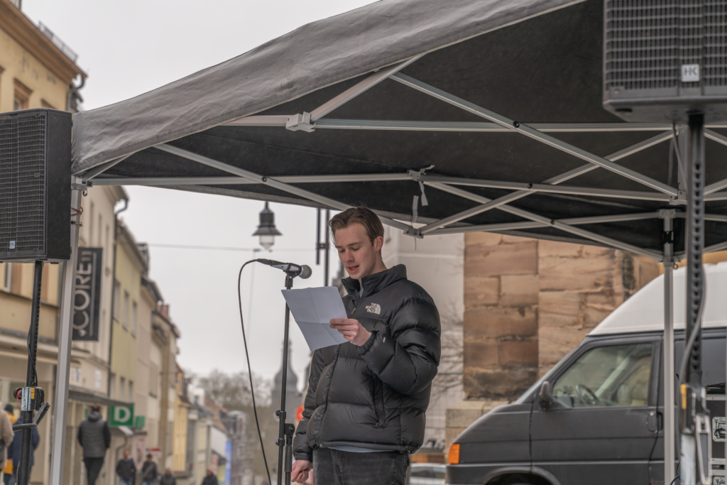 Vladimir Poutine, un « criminel de guerre », selon le sénat américain