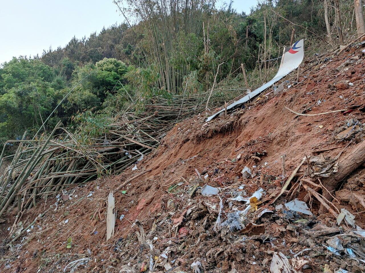 Chine Crash Du Boeing 737 Les Recherches 1