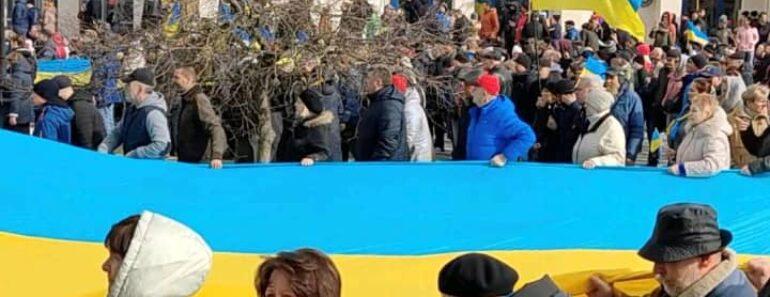 Des soldats russesliberent le maire dUkraineacceptent de partir des manifestations 770x297 - Des soldats russes libèrent le maire d'Ukraine et acceptent de partir après des manifestations