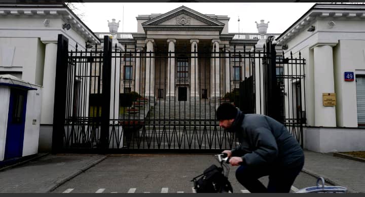 Lambassadeur Russe Pologne Bloque Les Comptes Bancaires Son Ambassade