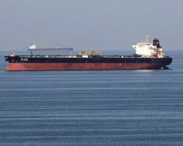 Un Énorme Cargo Transportant Des Voitures Coule Dans Le Golfe Persique Au Large De L&Rsquo;Iran