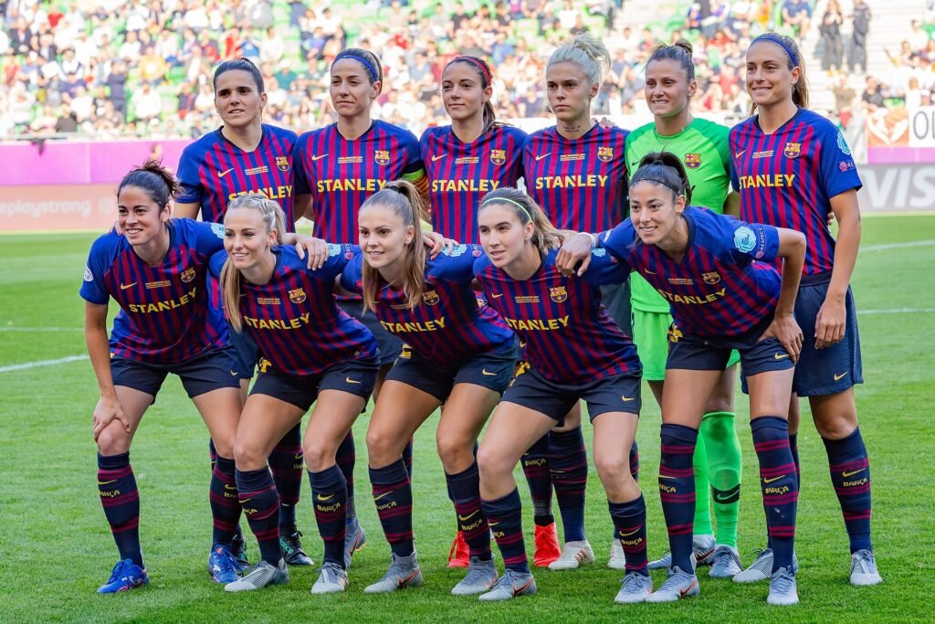 Football féminin : Le FC Barcelone bat Wolfsburg et établit un record d&rsquo;affluence