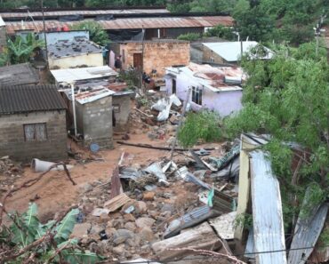 Afrique Du Sud : Le Nettoyage Des Plages Commence Après Des Inondations Meurtrières