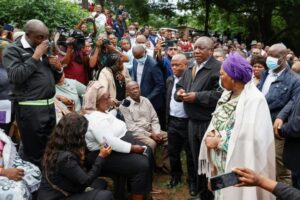 Afrique Du Sud : Le Président Ramaphosa Se Rend Dans Un Township De Durban Après Des Inondations Meurtrières