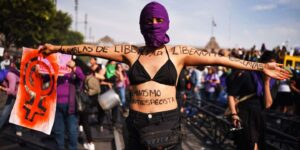 Des Collectifs Protestent Contre Les Féminicides Au Mexique