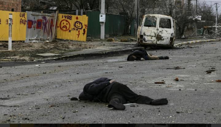 Des Corps Personnes Executees Jonchent La Rue Ukraine