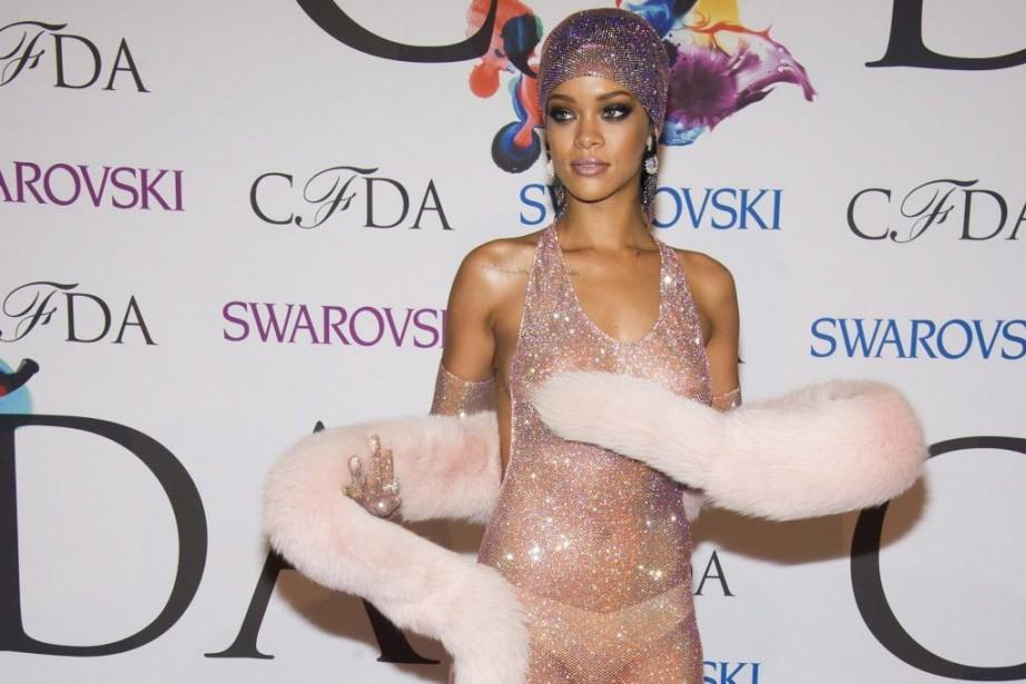 Etats Unis Le Look Audacieuxe Rihanna Lors Des Oscars