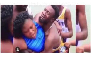 Ghana : Un Homme En Pleine Action Est Resté Collé Au Fond D’une Femme Dans Une Rivière (Vidéo)