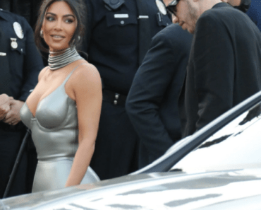 Kim Kardashian Et Pete Davidson Se Rendent À La Première De The Kardashians De Hulu