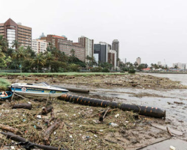 Le Port De Durban En Afrique Du Sud Fonctionne Après Une Inondation Meurtrière