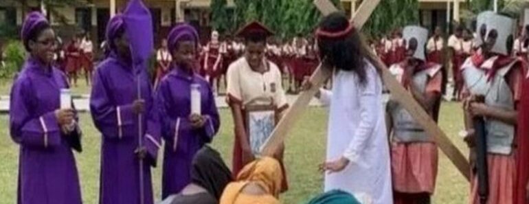 Nigeria Un etudiant meurt reconstitution crucifixion de Jesus la foule une blague 770x297 - Nigeria : Un étudiant meurt pendant la reconstitution de la crucifixion de Jésus, la foule pensant à une blague