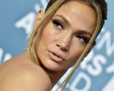 Jennifer Lopez A Été Repérée Avec Une Bague De Fiançailles Géante