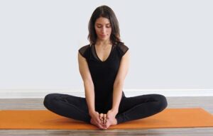Yoga Poses Baddha Konasana Cobblers Pose 300x192 - 5 positions de yoga pour soulager les douleurs de règles