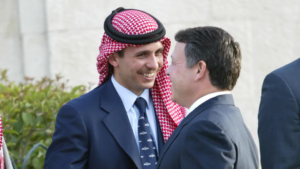 Le Roi De Jordanie Assigne Son Demi-Frère À Résidence