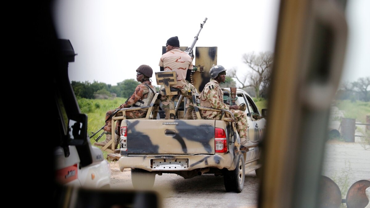 Des Hommes Tuentsept Soldats Nigerians Une Embuscade Armee