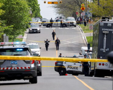 La Police De Toronto Tue Un Homme Portant Une Arme Près Des Écoles