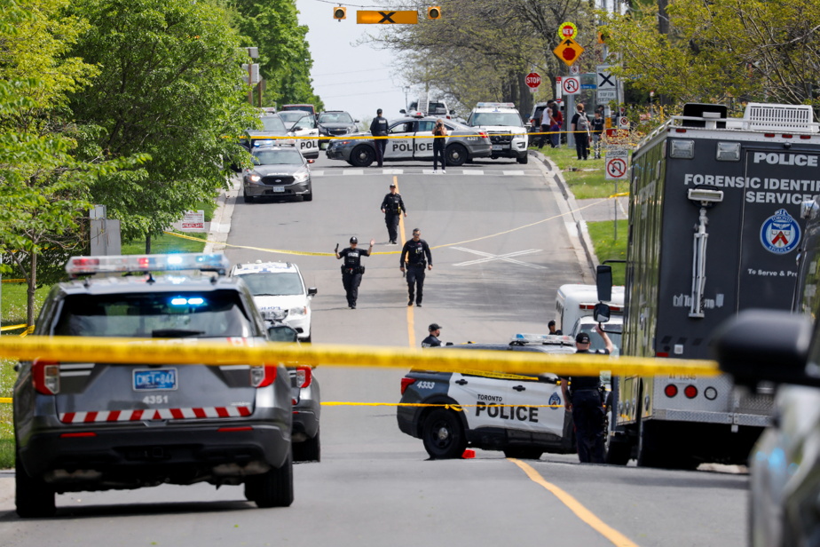 La Police De Toronto Tue Un Homme Une Arme Ecoles