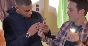 Maxime Le Magicien  Fait Des Tours De Magies À Mbappe (Video)