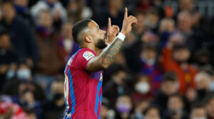 Fc Barcelone : Depay Et Busquets Sauvent L&Rsquo;Honneur Du Club