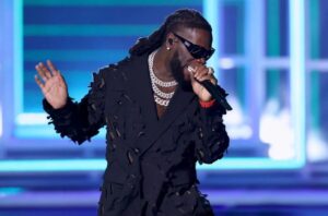 Nigéria : Burna Boy Interprète « Last Last » Aux « Billboard Music Awards »