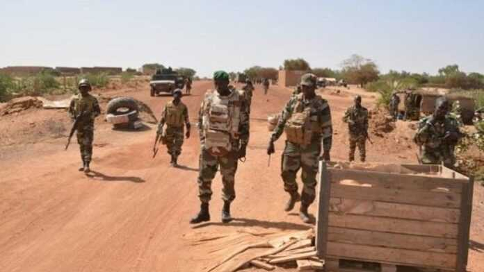 Attaque Check Points Lieutenant Colonel Youssouf Oumar Cisse Gao Armee Malienne Soldat Militaire Fama Peage Embuscade Frontiere