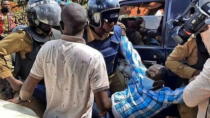 Ouganda Arrestation
