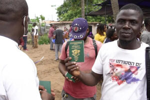 189 réfugiés ivoiriens au Togo obtiennent des passeports pour rentrer chez eux