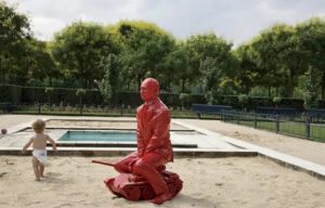 Paris : Vladimir Poutine Sur Un Tank Au Jardin Du Luxembourg