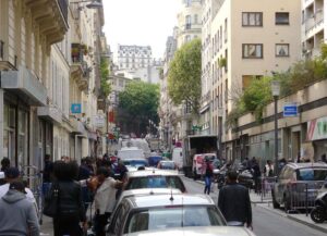 France : Cette Togolaise Retrouvée Dans Un État Piteux Dans Les Rues De Paris (Vidéo)