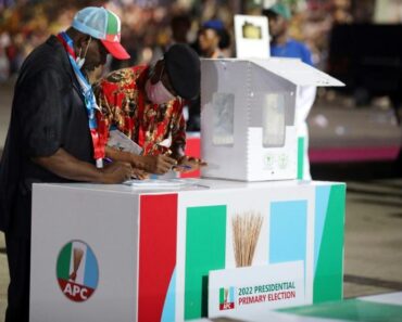 Le parti au pouvoir au Nigeria choisit un candidat pour la présidentielle de 2023