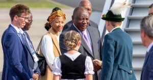 Le Président Sud-Africain Ramaphosa Atterrit À Munich Avant Le Sommet Du G7