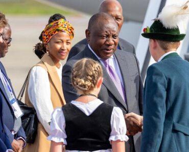 Le président sud-africain Ramaphosa atterrit à Munich avant le sommet du G7