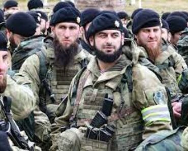Les Tchétchènes Combattent La Russie En Première Ligne