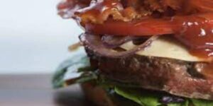 Les Burgers Sont Au Menu De Cet Hôtel… Au Can.n@Bis !