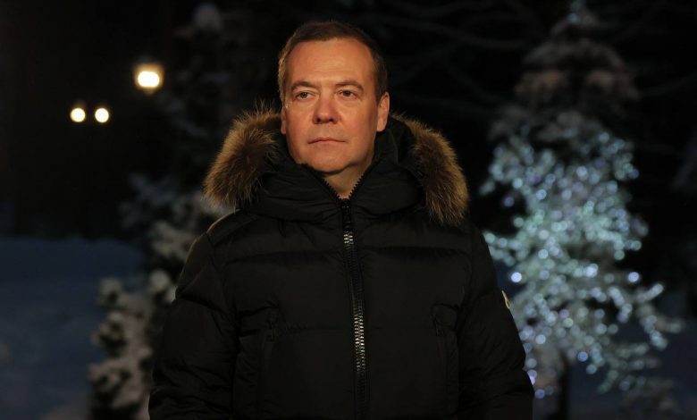 Macron En Ukrainedmitri Medvedev Les Amateurs Europeens De Grenouilles De Saucisses De Foie Et De Spaghettis Kiev