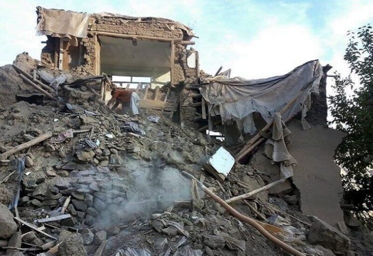 Un Puissant Tremblement De Terre Fait Au Moins 255 Morts Afghanistan