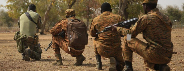 Un terroriste capture disparait mysterieusement soldats burkinabe regardez 770x297 - Un terroriste capturé disparaît mystérieusement devant des soldats burkinabé ; Video