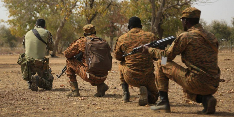 Un Terroriste Capture Disparait Mysterieusement Soldats Burkinabe Regardez